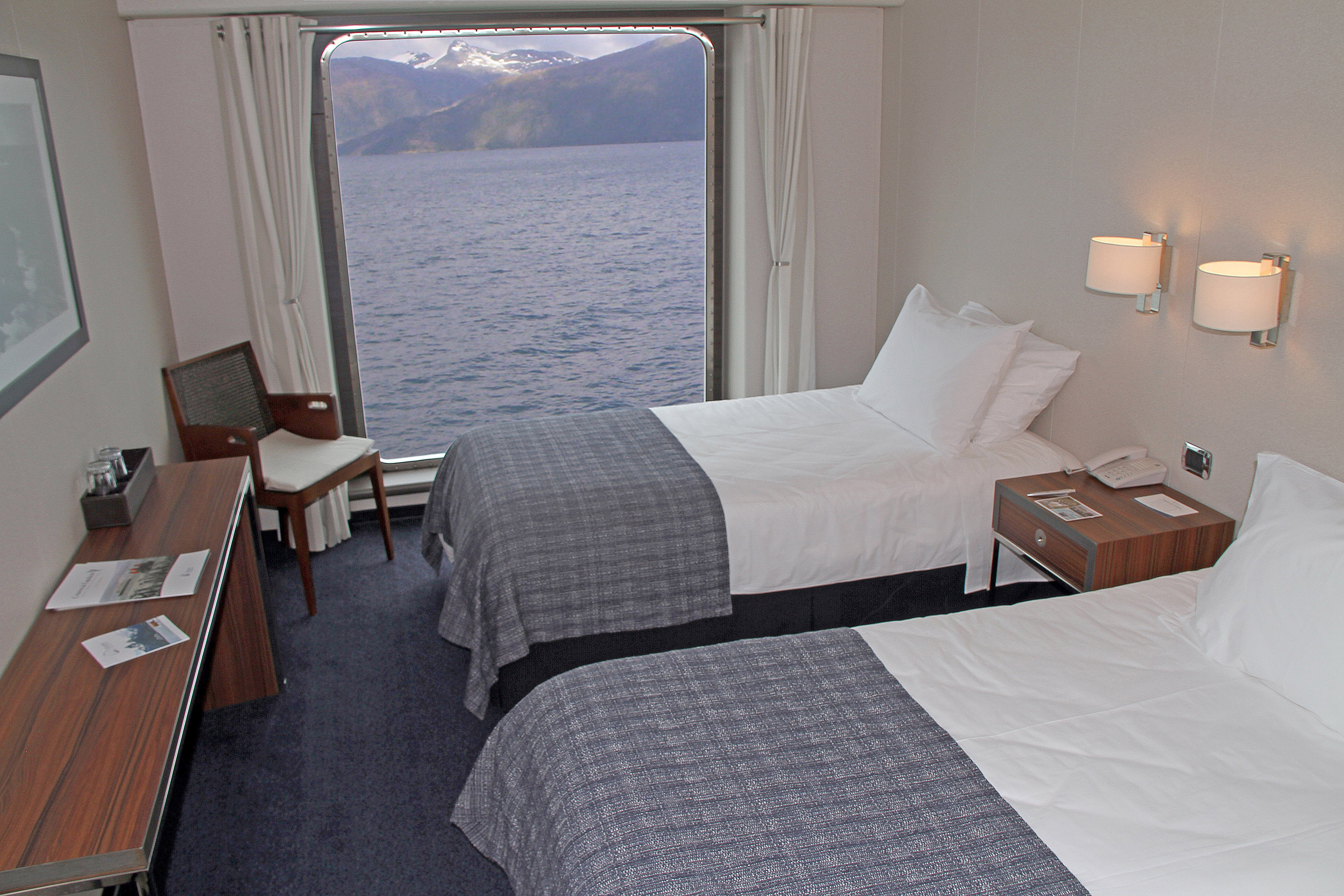 Australis Stella Australis Cabin aaa-twin1.jpg